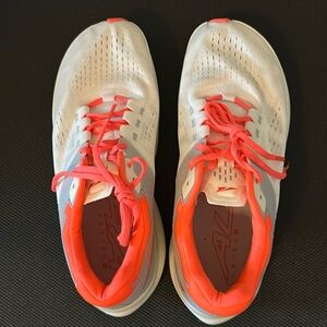 Women's Size 10 Altra running shoes
